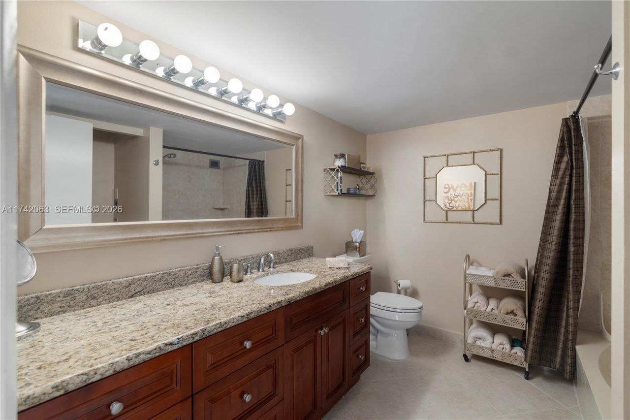 800 Parkview Dr, Unit 909, Hallandale Beach, FL 33009 Photo