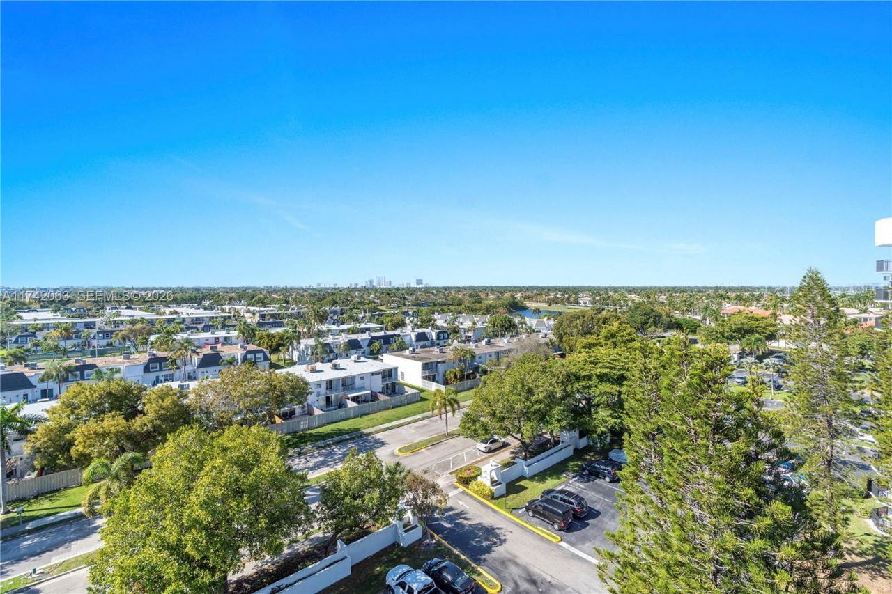 800 Parkview Dr, Unit 909, Hallandale Beach, FL 33009 Photo