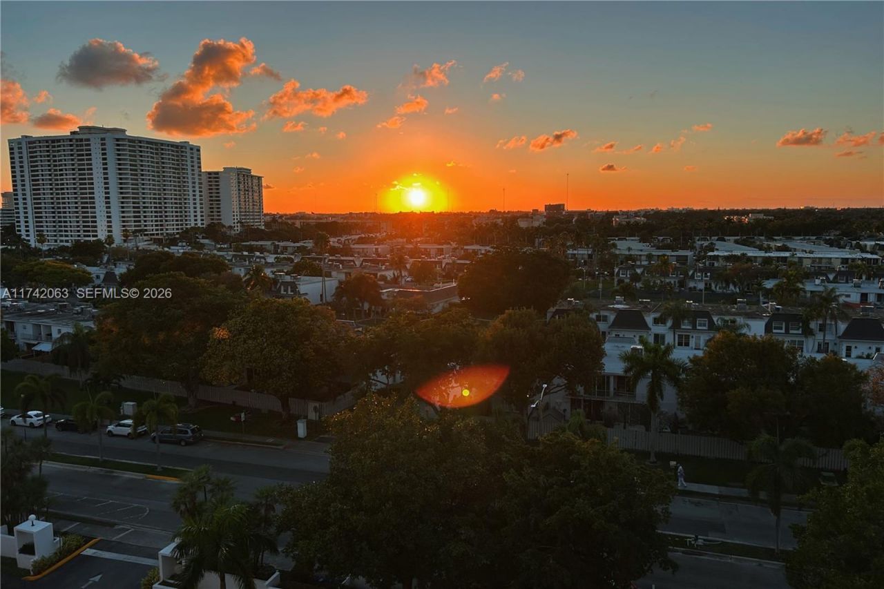 800 Parkview Dr, Unit 909, Hallandale Beach, FL 33009 Photo