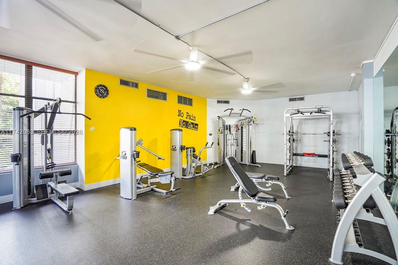 800 Parkview Dr, Unit 909, Hallandale Beach, FL 33009 Photo