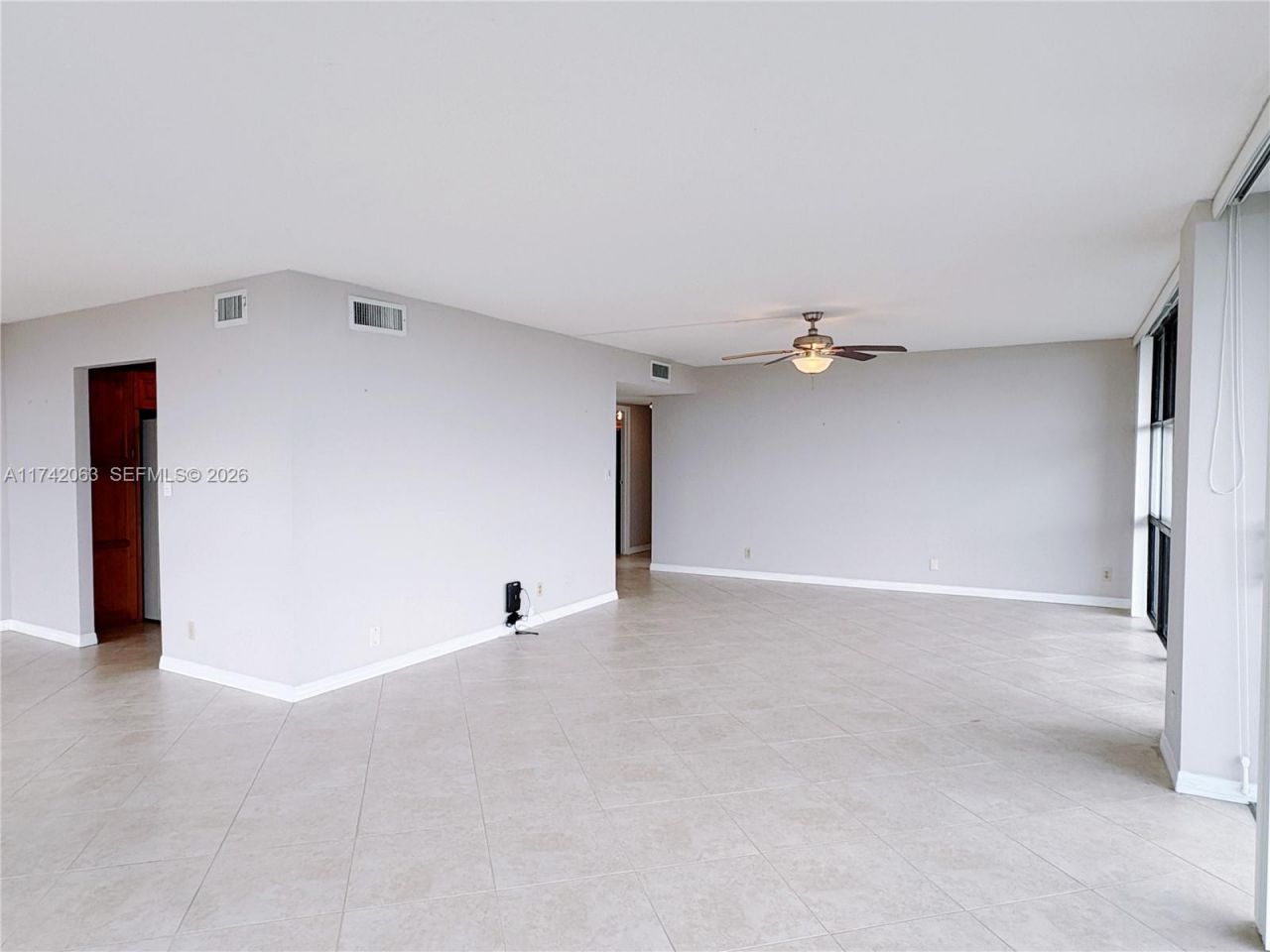 800 Parkview Dr, Unit 909, Hallandale Beach, FL 33009 Photo