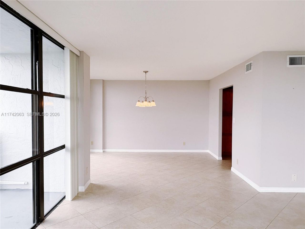 800 Parkview Dr, Unit 909, Hallandale Beach, FL 33009 Photo