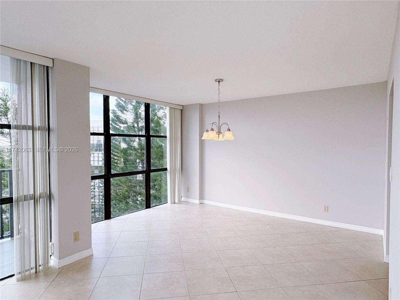 800 Parkview Dr, Unit 909, Hallandale Beach, FL 33009 Photo