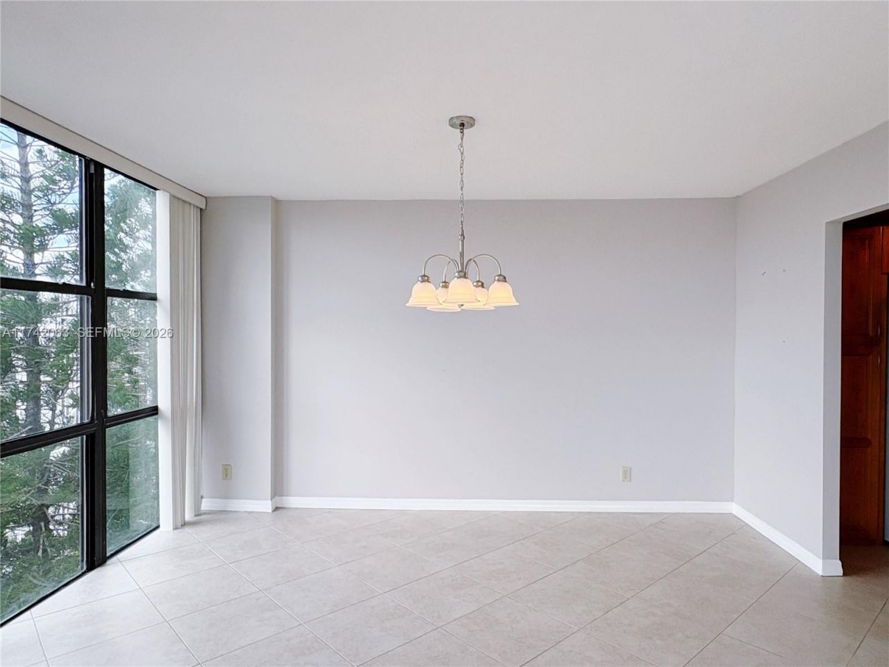 800 Parkview Dr, Unit 909, Hallandale Beach, FL 33009 Photo