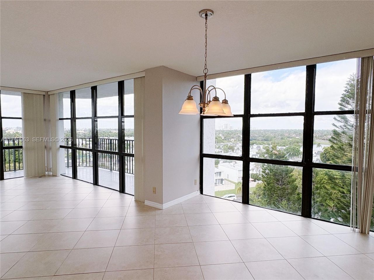 800 Parkview Dr, Unit 909, Hallandale Beach, FL 33009 Photo