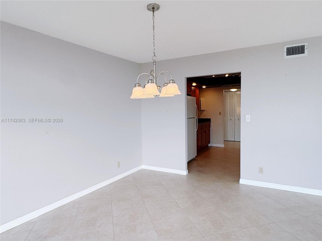 800 Parkview Dr, Unit 909, Hallandale Beach, FL 33009 Photo