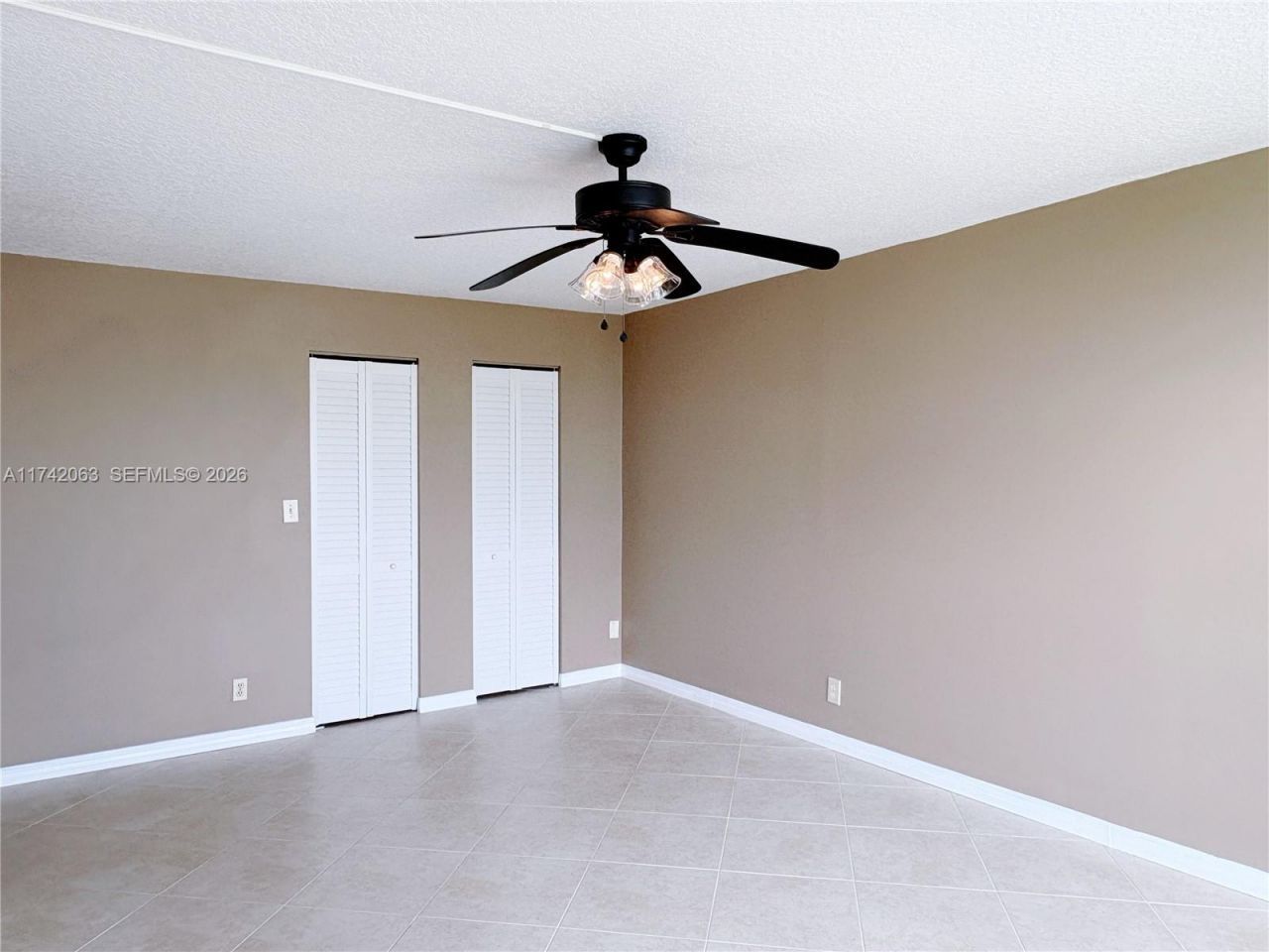 800 Parkview Dr, Unit 909, Hallandale Beach, FL 33009 Photo