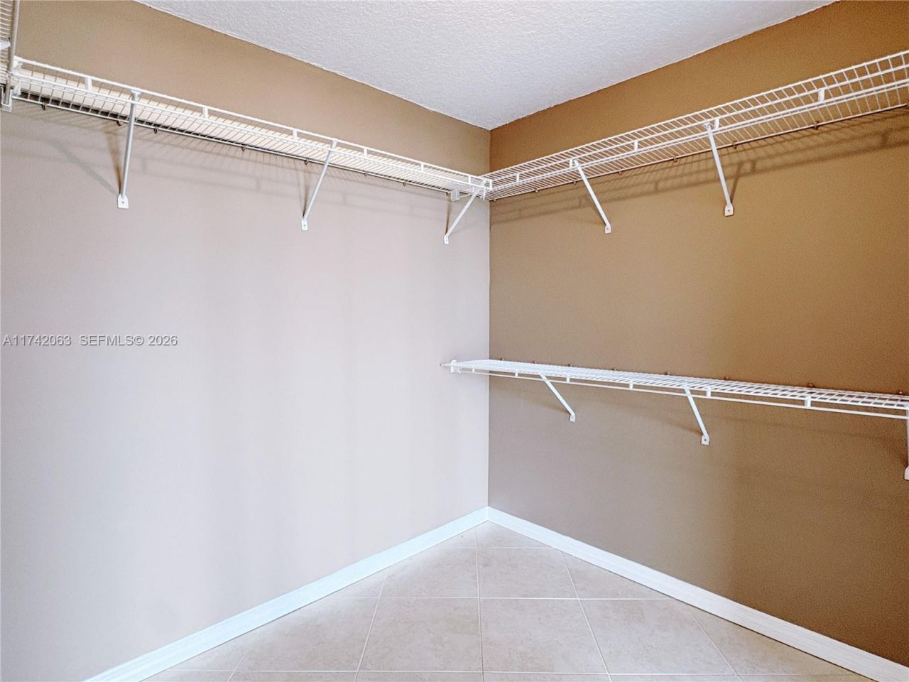 800 Parkview Dr, Unit 909, Hallandale Beach, FL 33009 Photo