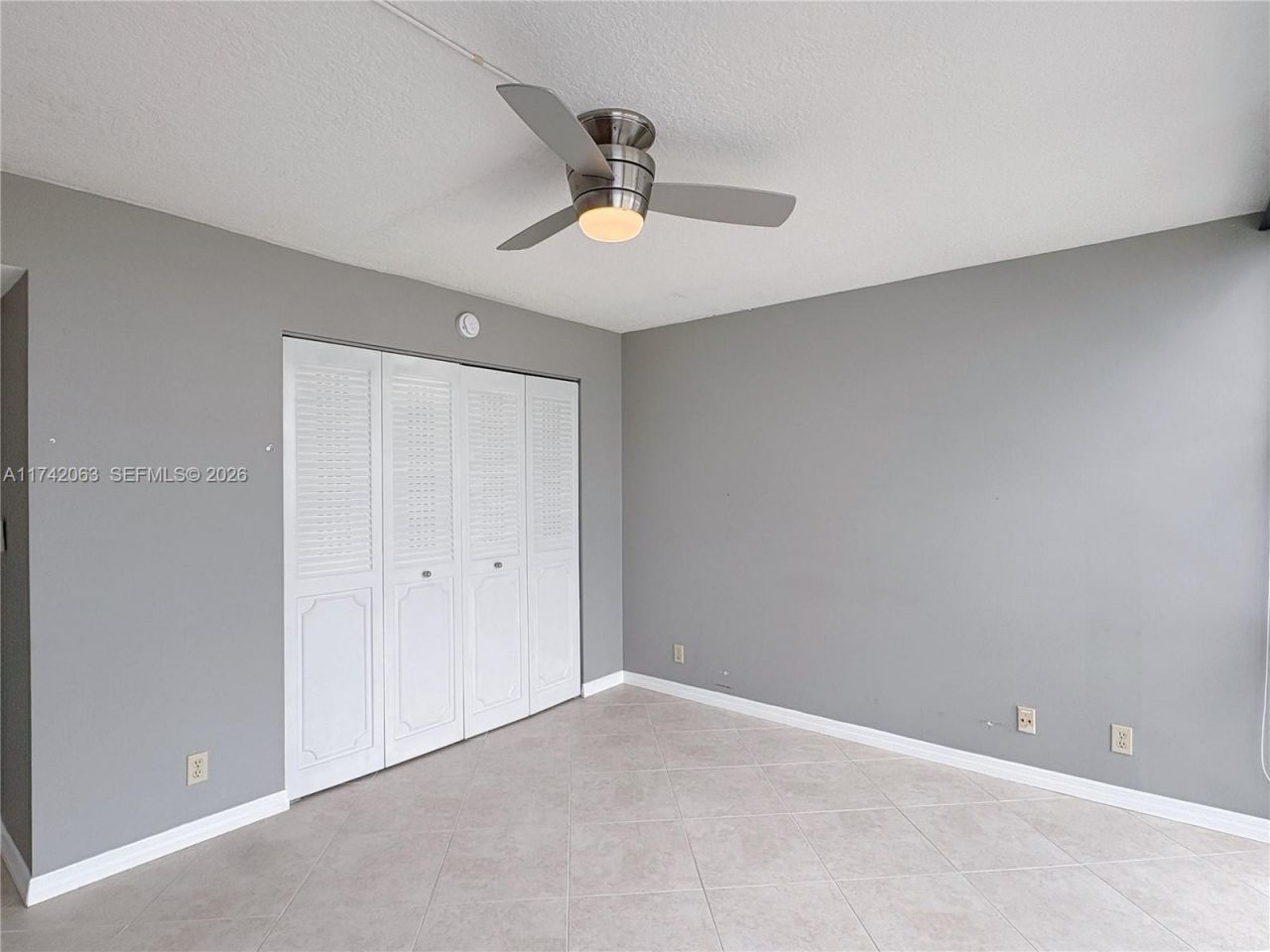 800 Parkview Dr, Unit 909, Hallandale Beach, FL 33009 Photo