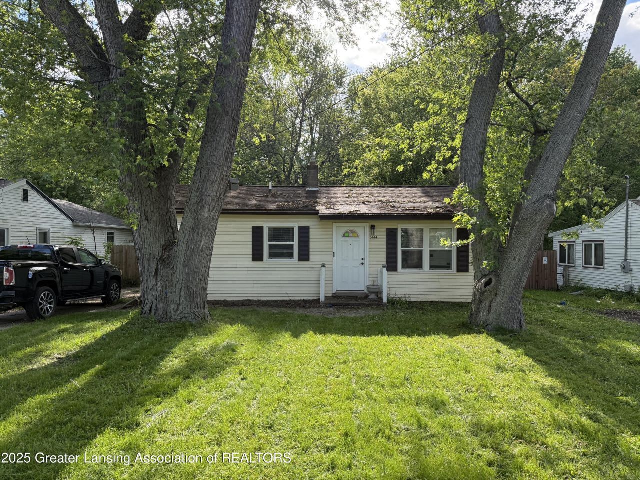 6444 Sommerset Road, Lansing, MI 48911 Main Photo