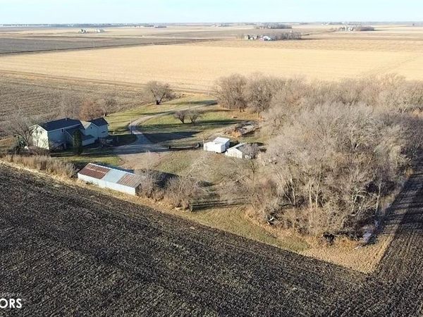 1704 30Th Avenue, West Bend, IA 50597