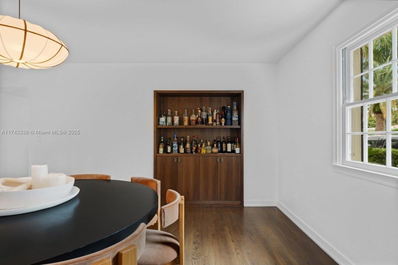 6655 Pinetree Ln, Miami Beach, FL 33141 Photo