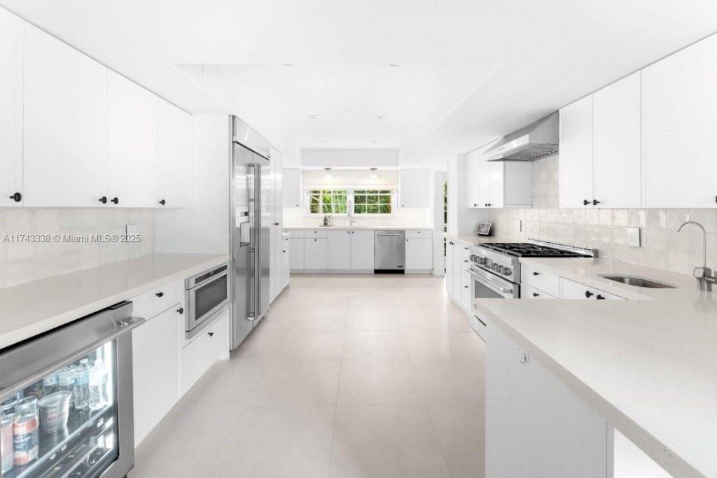 6655 Pinetree Ln, Miami Beach, FL 33141 Photo