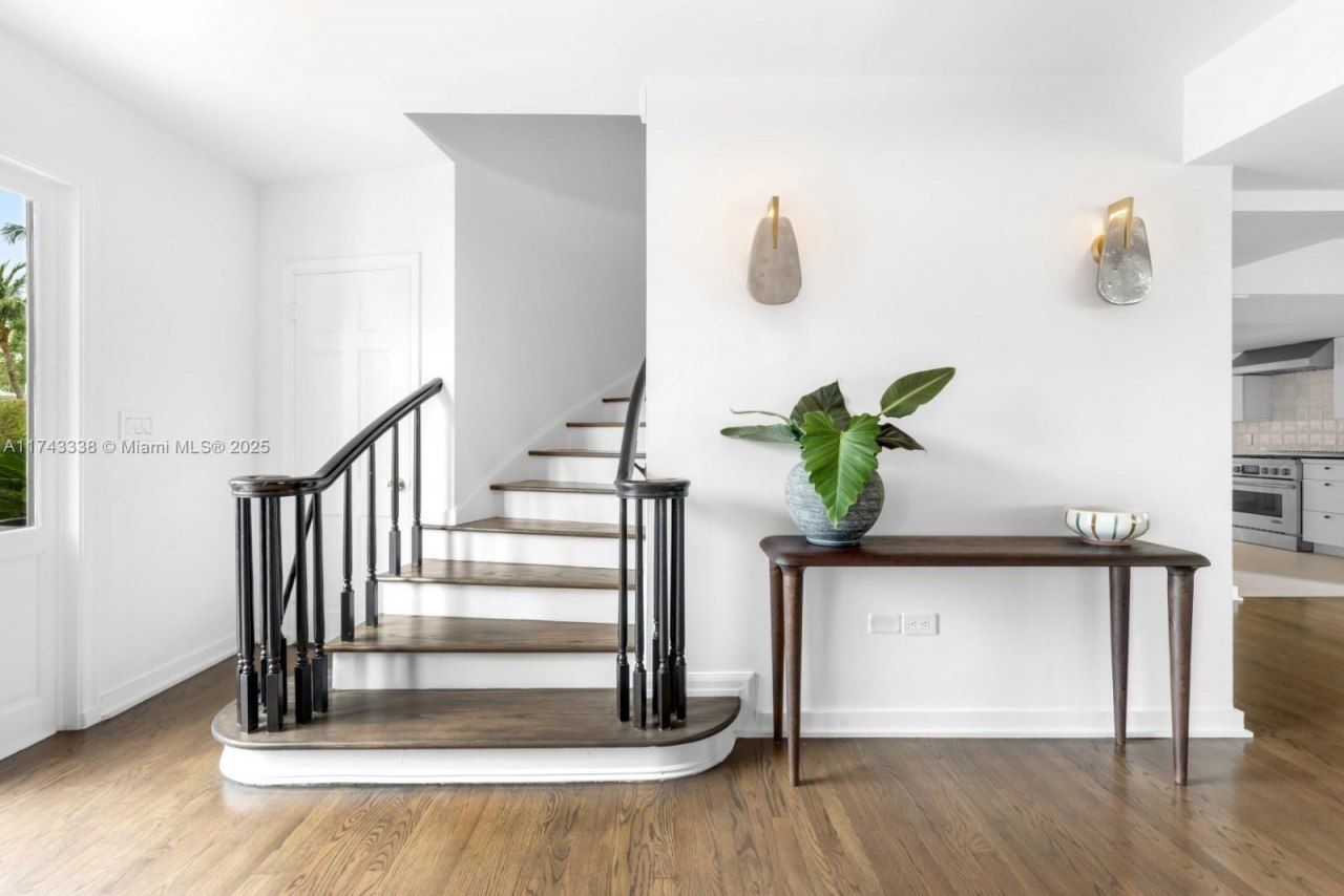 6655 Pinetree Ln, Miami Beach, FL 33141 Photo