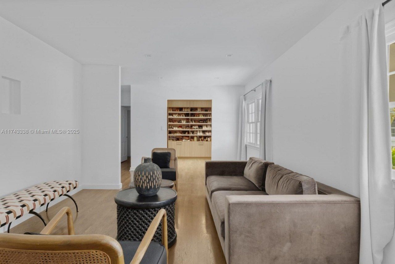 6655 Pinetree Ln, Miami Beach, FL 33141 Photo