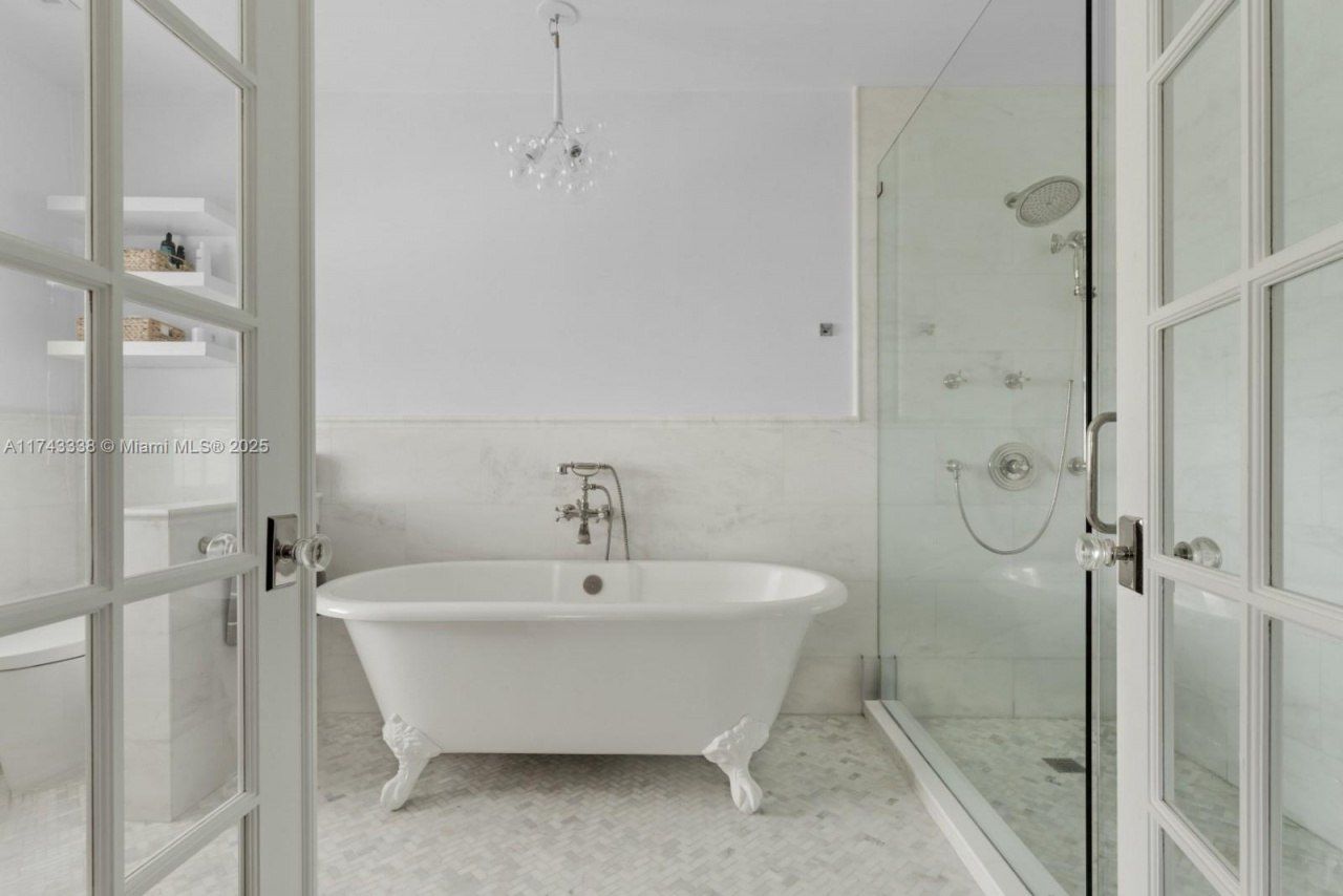 6655 Pinetree Ln, Miami Beach, FL 33141 Photo