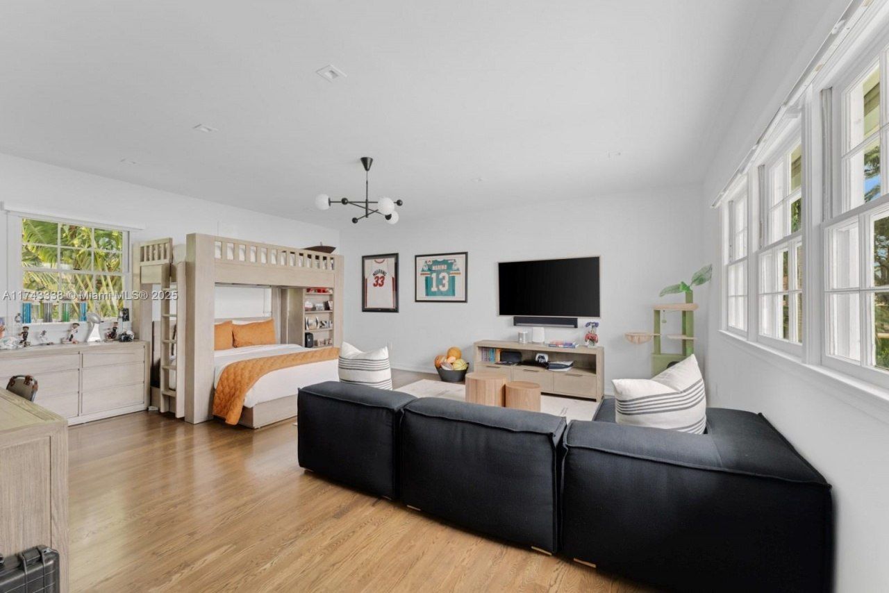 6655 Pinetree Ln, Miami Beach, FL 33141 Photo