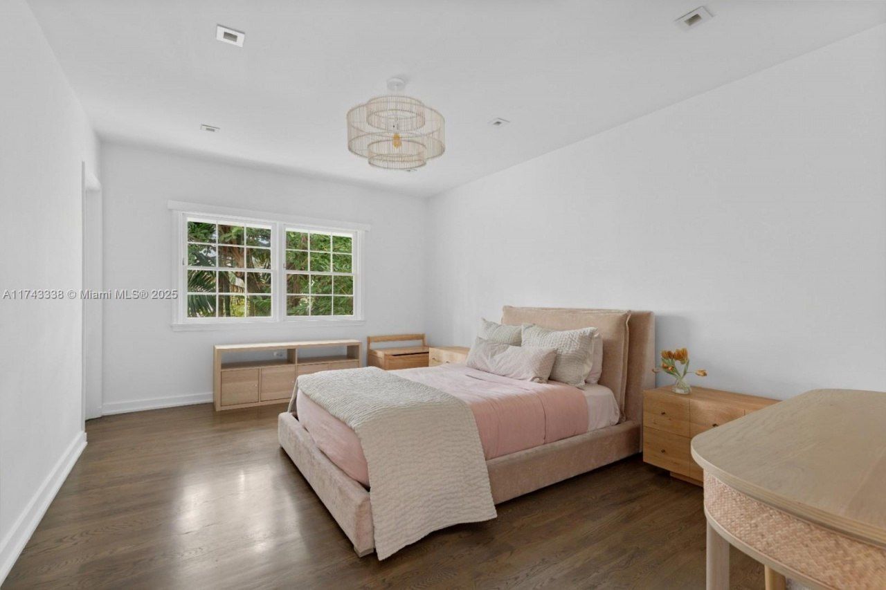 6655 Pinetree Ln, Miami Beach, FL 33141 Photo