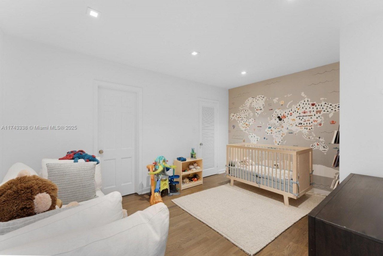 6655 Pinetree Ln, Miami Beach, FL 33141 Photo