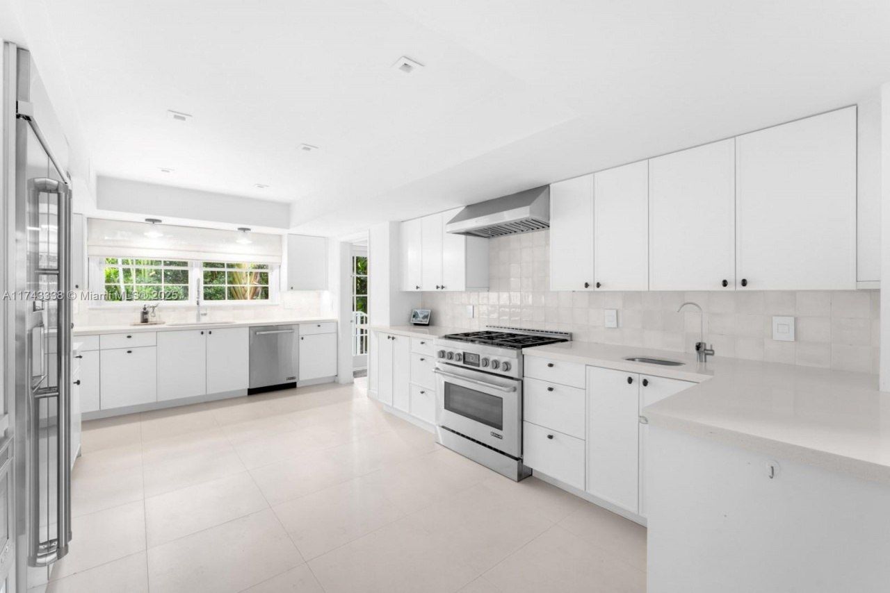 6655 Pinetree Ln, Miami Beach, FL 33141 Photo