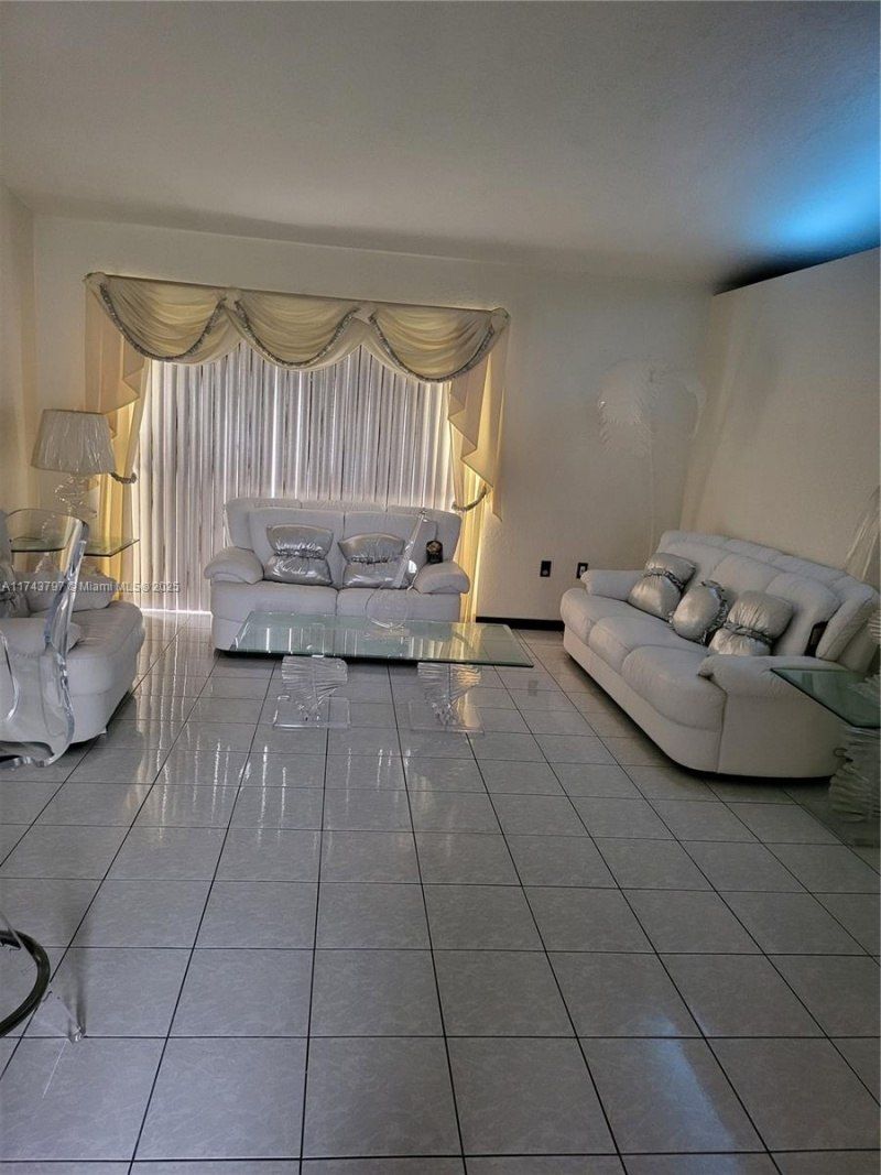6771 NW 199th Ter, Hialeah, FL 33015 Photo