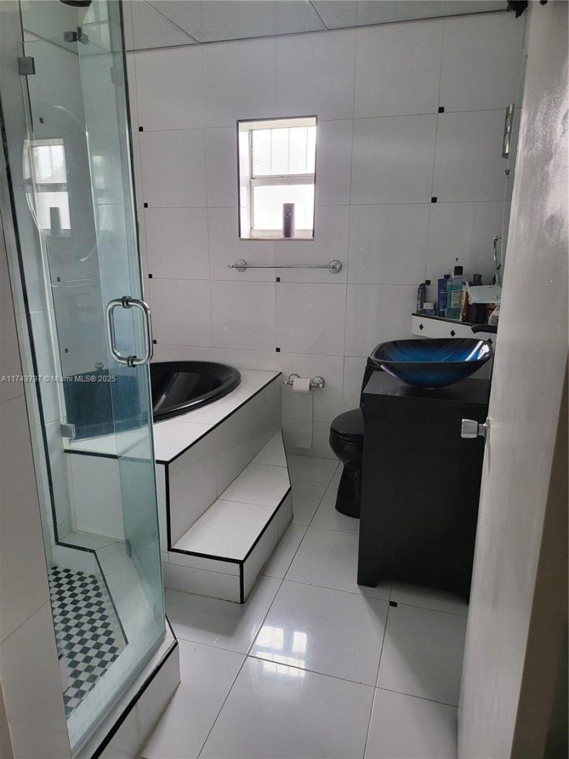6771 NW 199th Ter, Hialeah, FL 33015 Photo