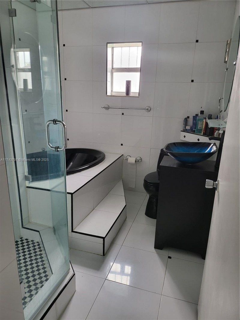 6771 NW 199th Ter, Hialeah, FL 33015 Photo