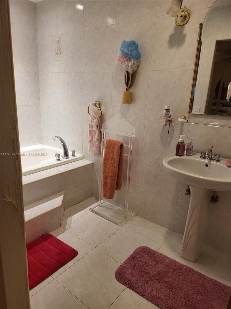 6771 NW 199th Ter, Hialeah, FL 33015 Photo