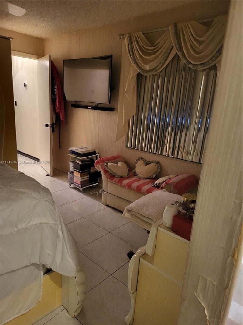 6771 NW 199th Ter, Hialeah, FL 33015 Photo