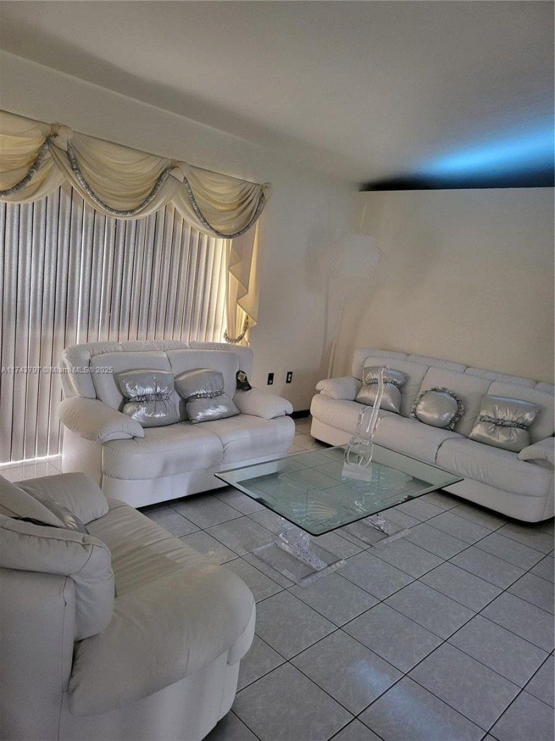 6771 NW 199th Ter, Hialeah, FL 33015 Photo