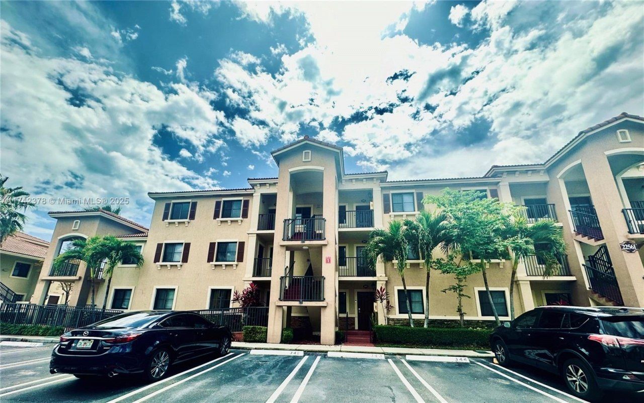 22441 SW 88th Pl, Unit 301-5, Cutler Bay, FL 33190 Photo