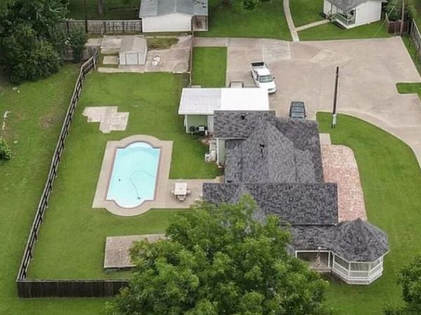 512 N Travis Street, Granbury, TX 76048