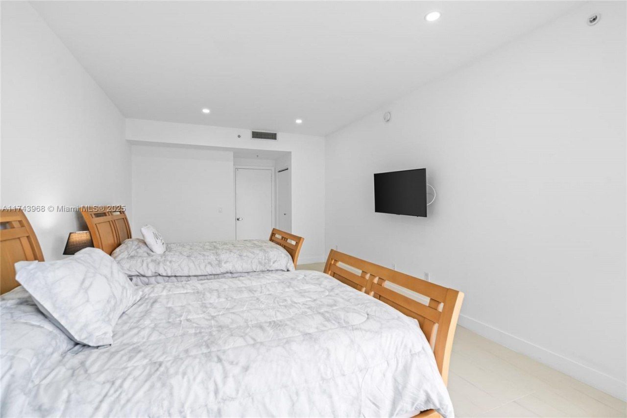 17375 Collins Ave, Unit 2603, Sunny Isles Beach, FL 33160 Photo