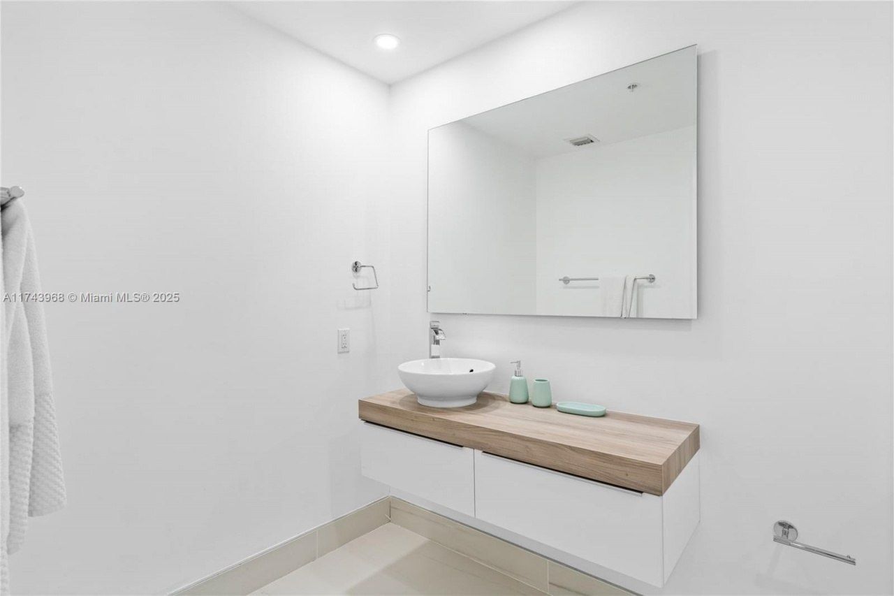 17375 Collins Ave, Unit 2603, Sunny Isles Beach, FL 33160 Photo