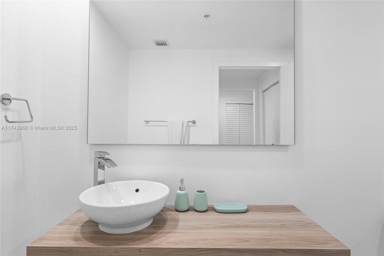 17375 Collins Ave, Unit 2603, Sunny Isles Beach, FL 33160 Photo