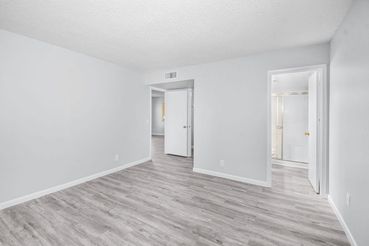 31 SW South River Dr. Drive, Unit 106, Stuart, FL 34997 Photo