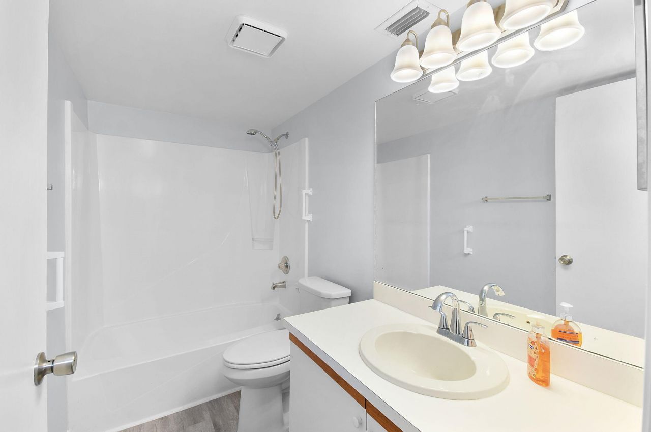 31 SW South River Dr. Drive, Unit 106, Stuart, FL 34997 Photo