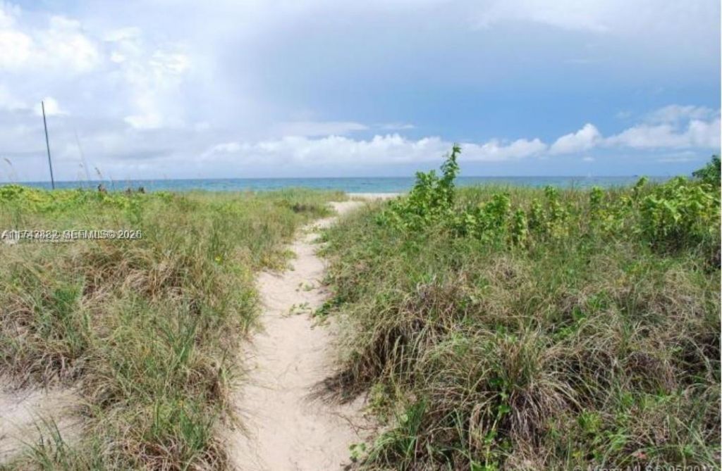 125 Ocean Ave, Unit 402, Palm Beach Shores, FL 33404 Photo