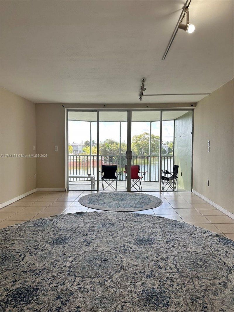 1750 NE 191st St, Unit 225-4, Miami, FL 33179 Photo