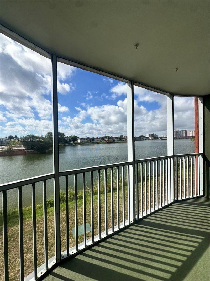 1750 NE 191st St, Unit 225-4, Miami, FL 33179 Photo
