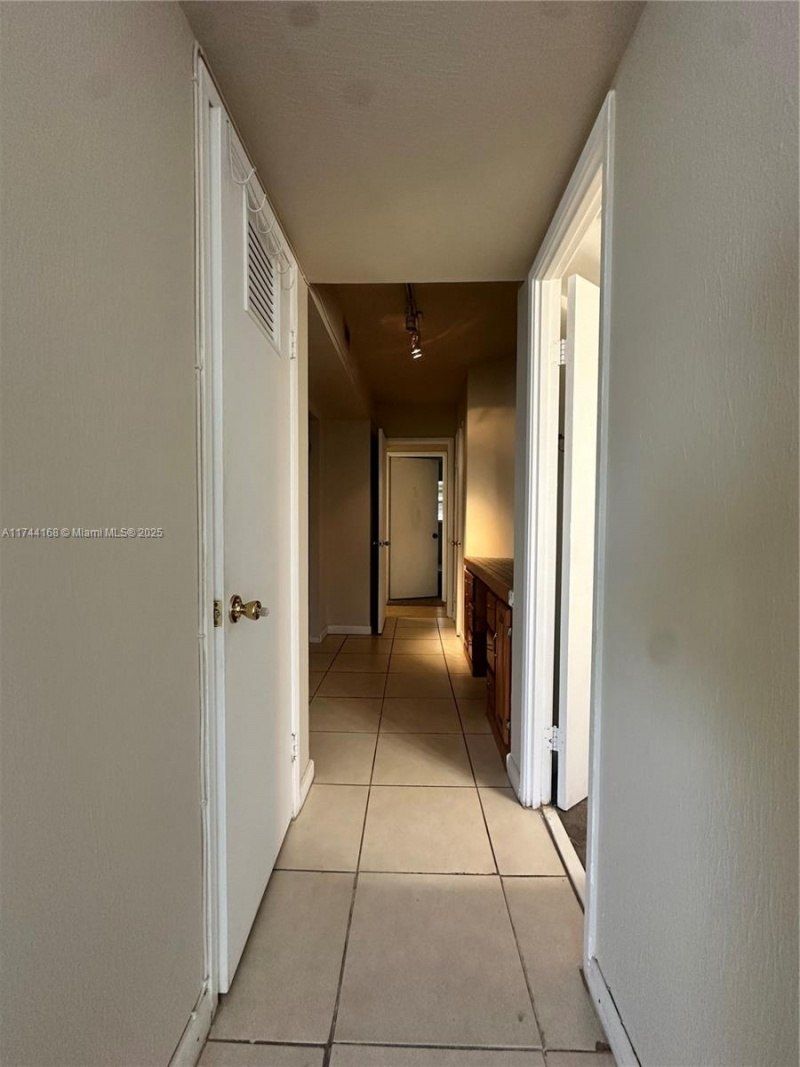 1750 NE 191st St, Unit 225-4, Miami, FL 33179 Photo