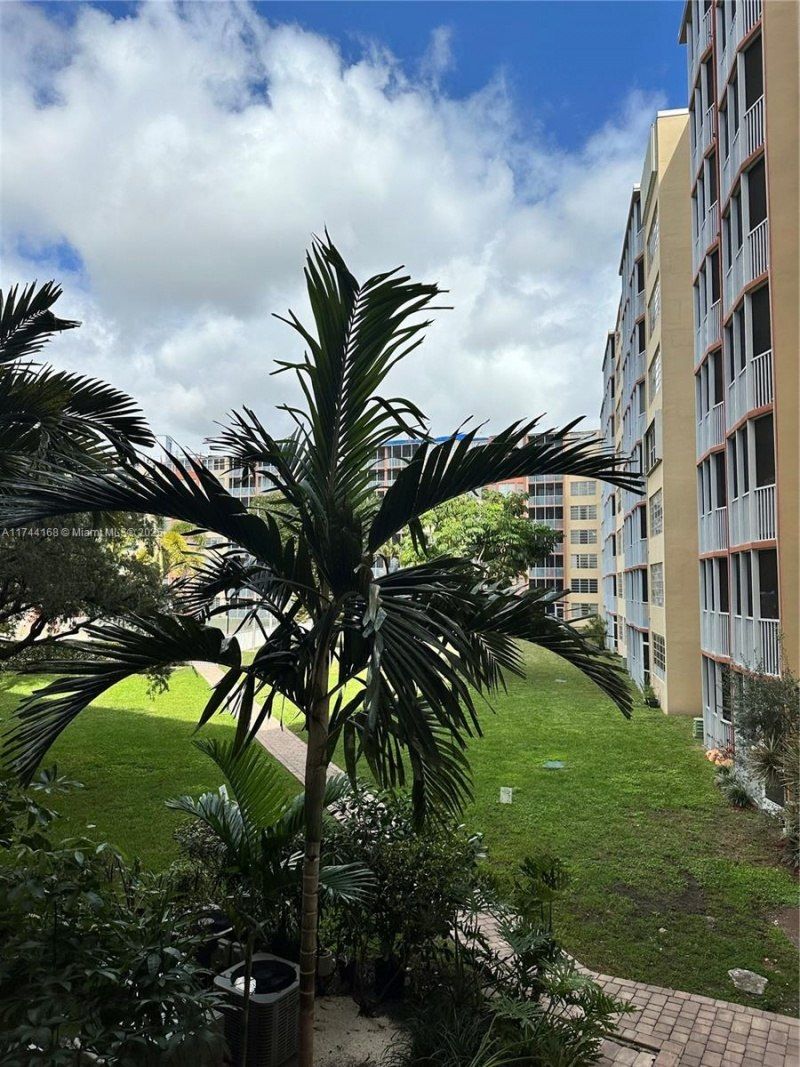 1750 NE 191st St, Unit 225-4, Miami, FL 33179 Photo