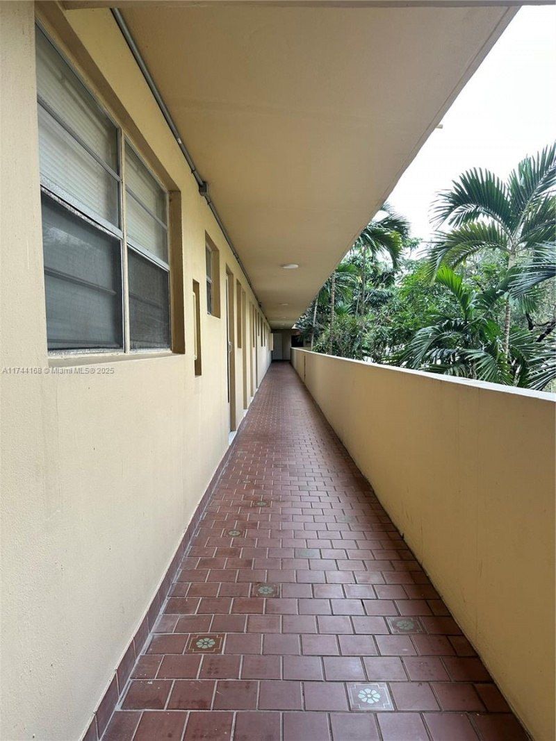 1750 NE 191st St, Unit 225-4, Miami, FL 33179 Photo