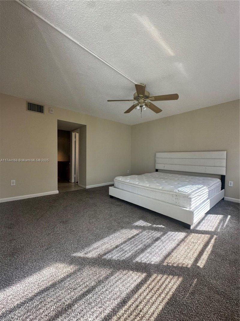 1750 NE 191st St, Unit 225-4, Miami, FL 33179 Photo