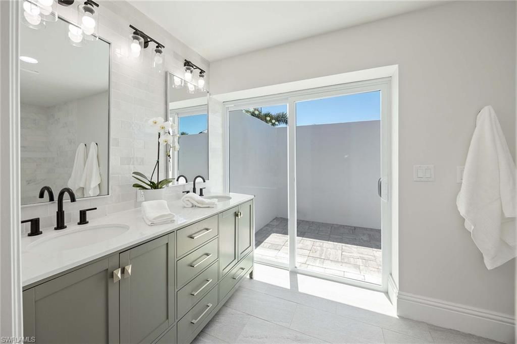 4611 Crayton Rd, Naples, FL 34103 Photo