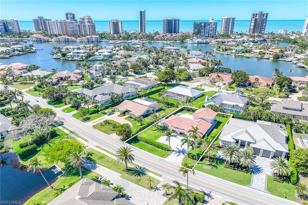 4611 Crayton Rd, Naples, FL 34103 Photo