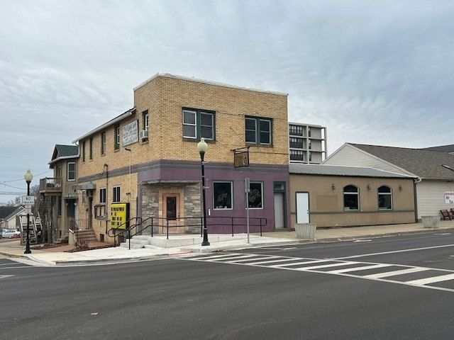 2102 4th Street W, Peru, IL 61354