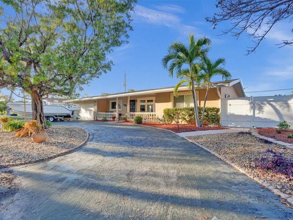 2585 SE 3rd St, Pompano Beach, FL 33062