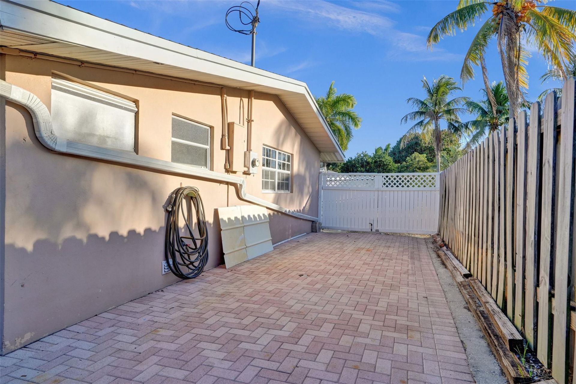 2585 SE 3rd St, Pompano Beach, FL 33062 Photo