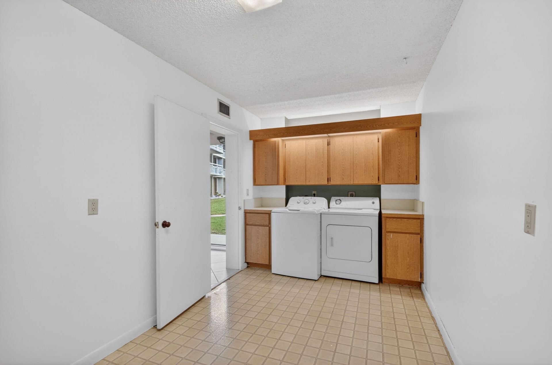 2461 Village Boulevard, Unit 101, West Palm Beach, FL 33409 Photo